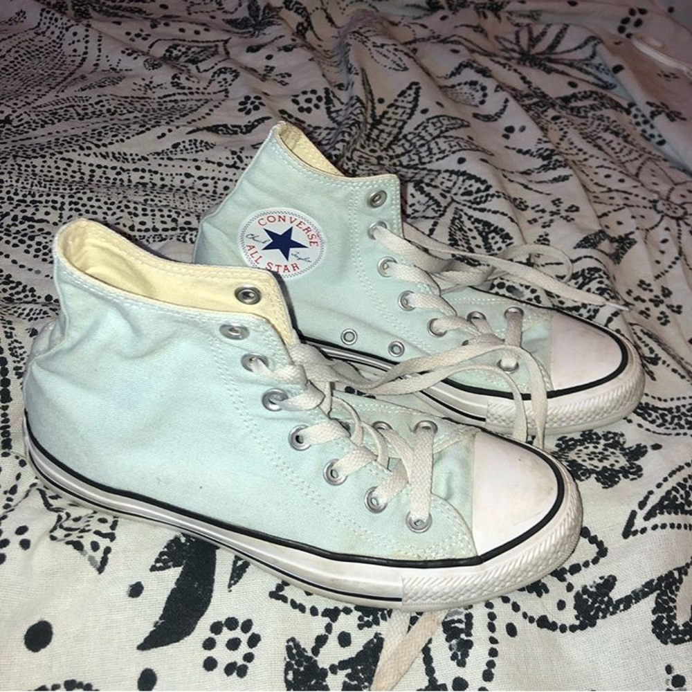 Size 7 light  blue converse